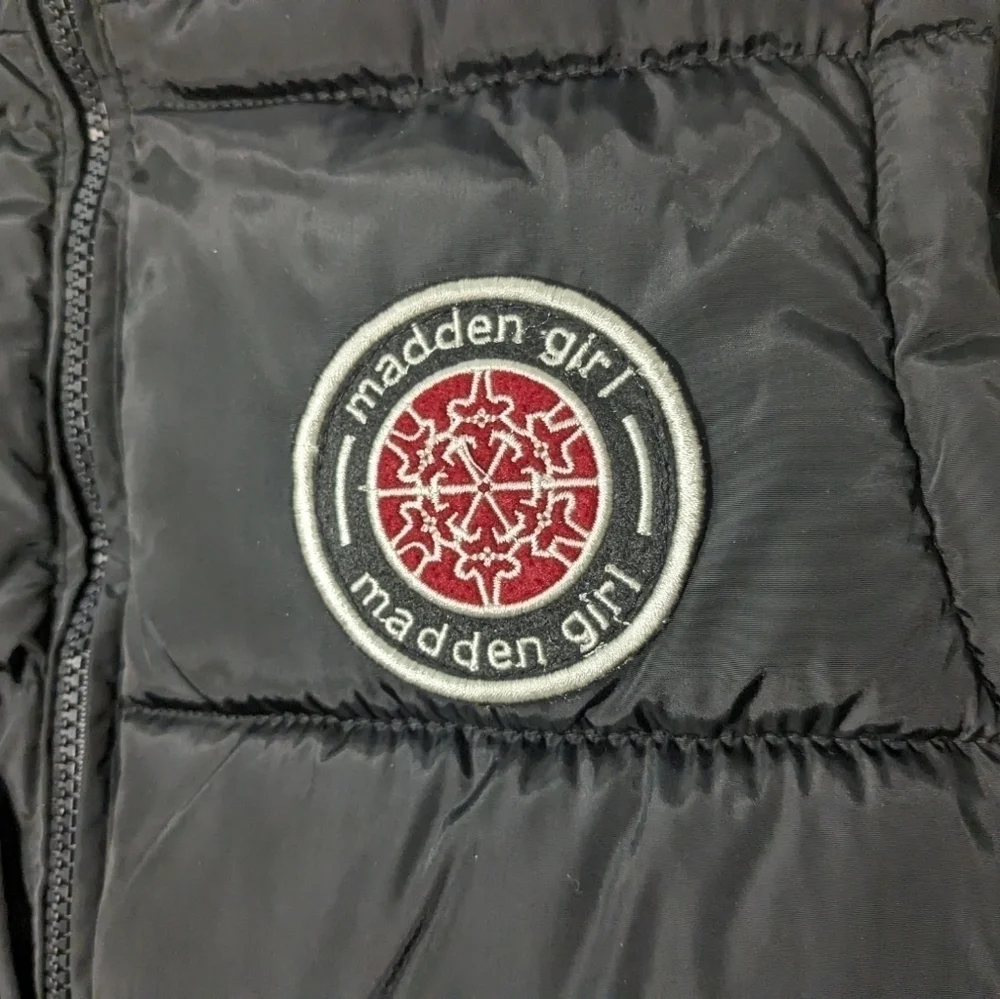 Madden Girl Y2K Quilted Puffer Vest Zip Front Black Red Button Warm Fall Winter